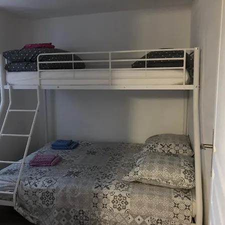 De L'est 1 Apartment *